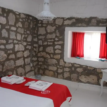 1881 Hotel *
